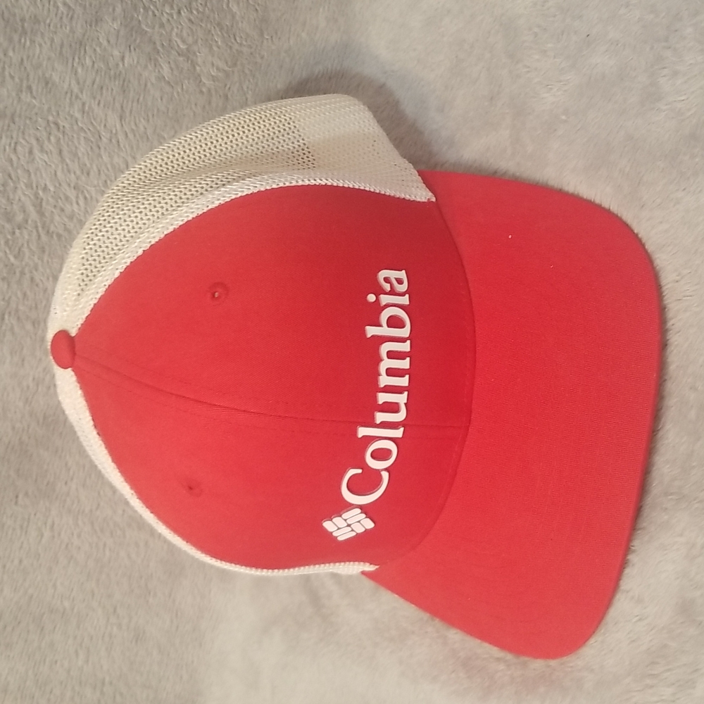 Columbia Flex fit fitted cap.